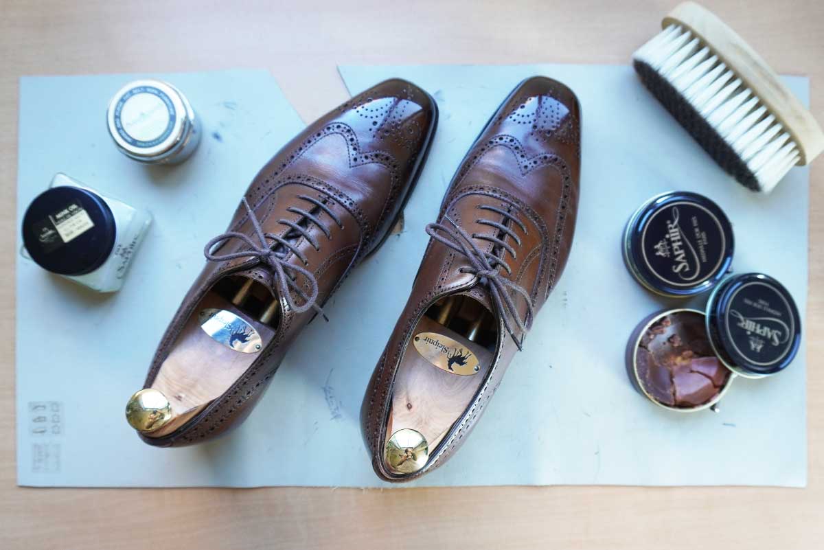 茶色の革靴を自然にエイジングさせるお手入れと磨き方について考える | 革靴ジャーナル.